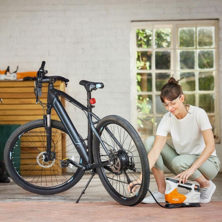 STIHL KOA 20 Cordless Air Inflator With Battery And Charger