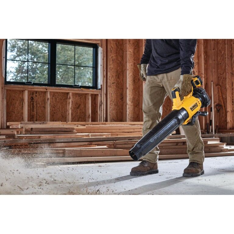 DEWALT 20-V Max XR Battery Powered Brushless Handheld Blower Kit