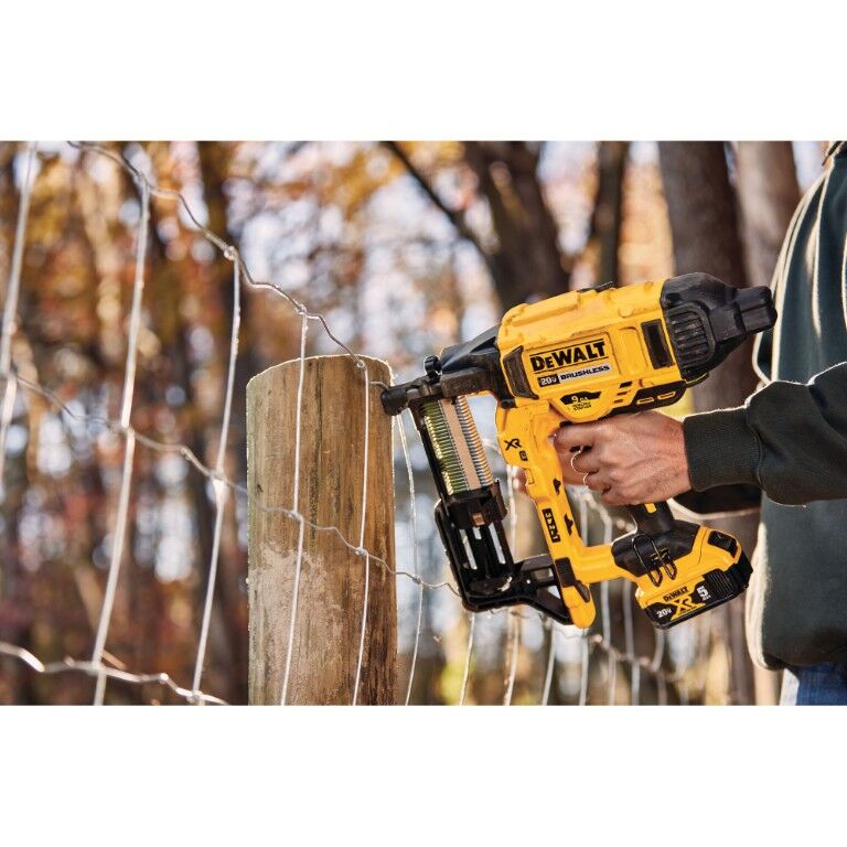 DEWALT 20-V Max XR Fencing Stapler Kit, 9-Gauge