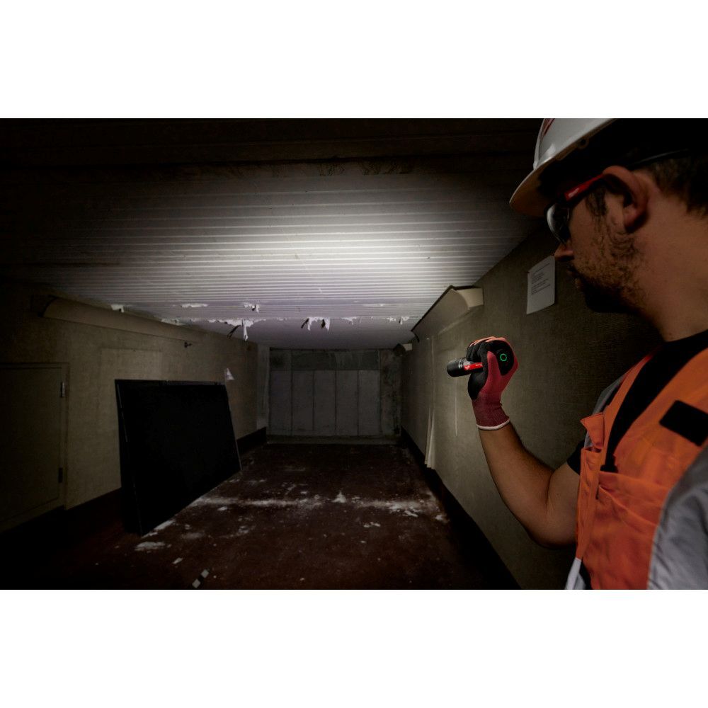 Milwaukee REDLITHIUM USB 2,000-Lumen Slide Focus Flashlight