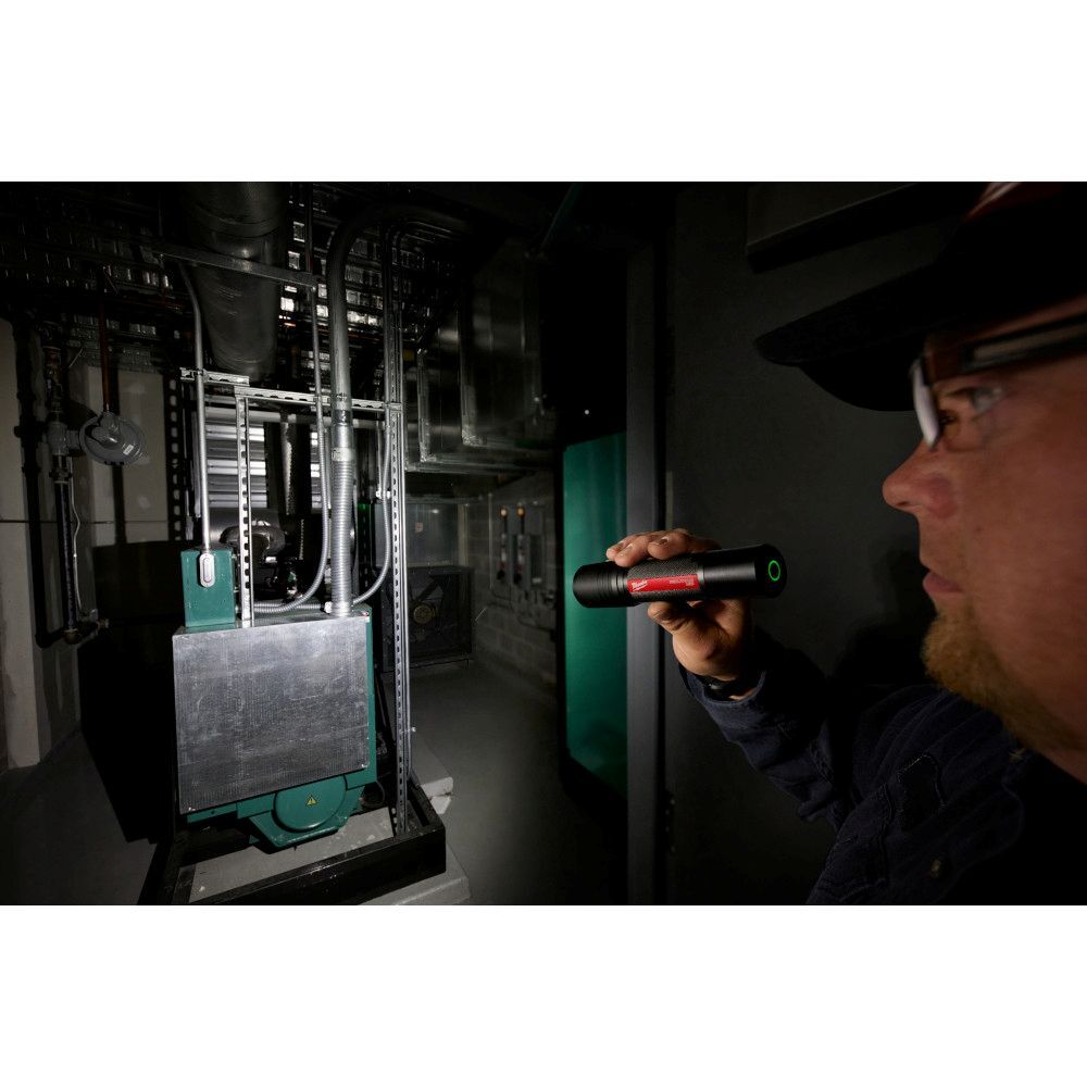 Milwaukee REDLITHIUM USB 2,000-Lumen Slide Focus Flashlight