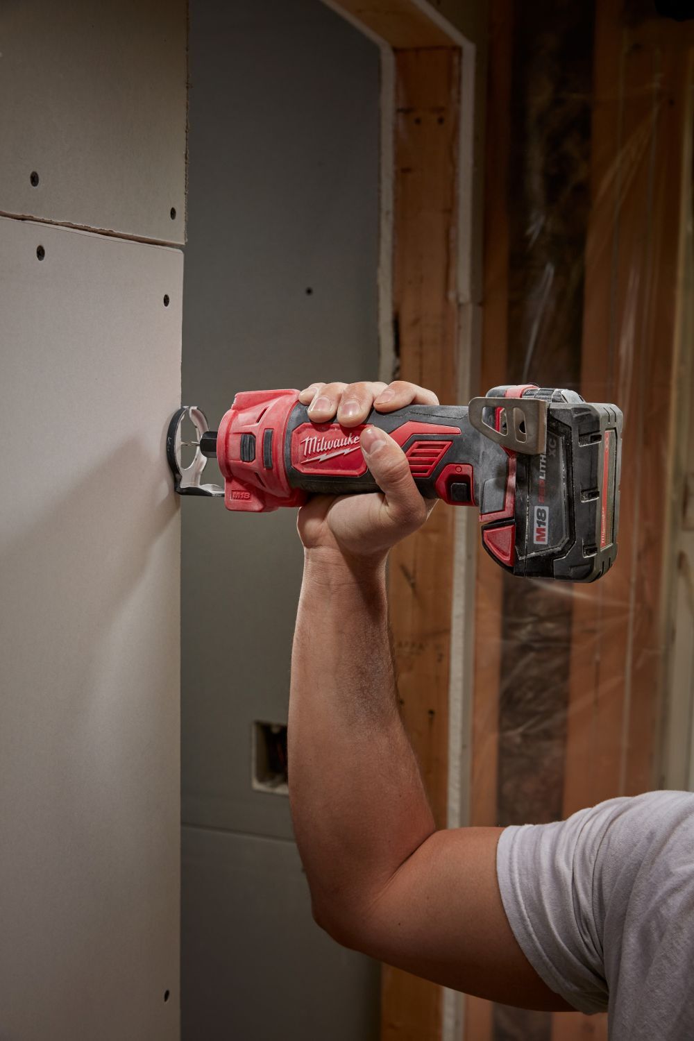 Milwaukee M18 Cut Out Tool