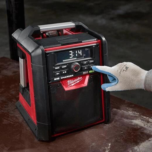 Milwaukee M18 Corded Jobsite Radio/Charger