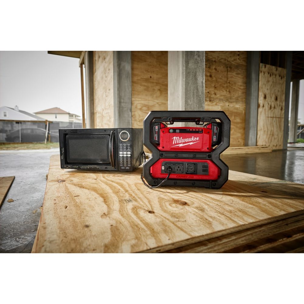Milwaukee M18 CARRY-ON 3600-Watt/1800-Watt Power Supply