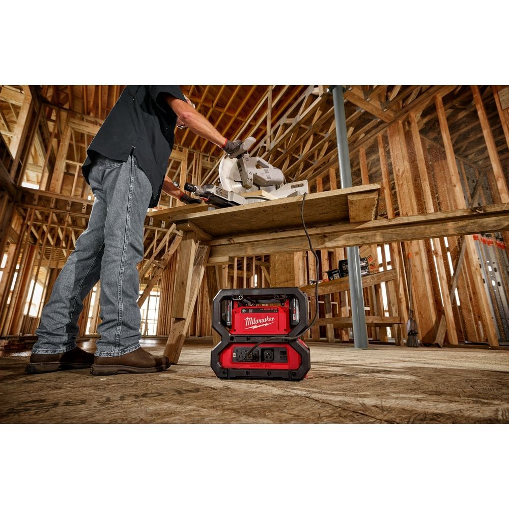 Milwaukee M18 CARRY-ON 3600-Watt/1800-Watt Power Supply