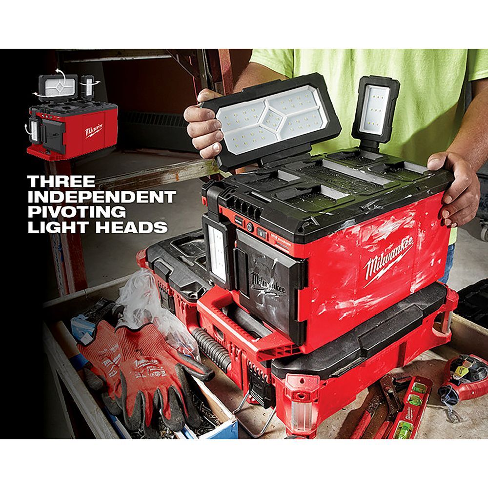 Milwaukee M18 PACKOUT Light/Charger