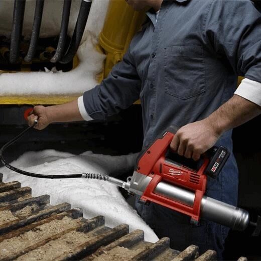 Milwaukee M12 Lithium-Ion Grease Gun Kit