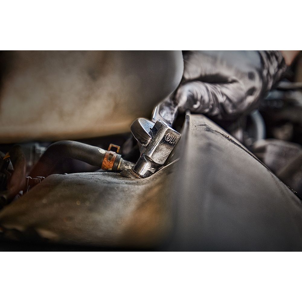 Milwaukee 3/8-In Ratchet & SAE Socket Set with PACKOUT Organizer, 28-Pc