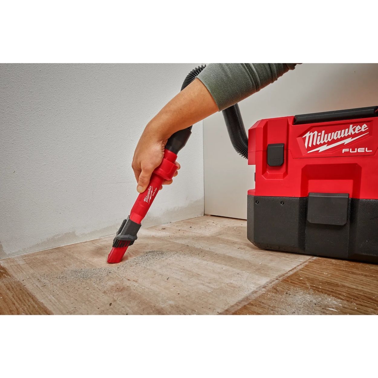 Milwaukee Air-Tip 2-In-1 Vacuum Utility Brush Tool