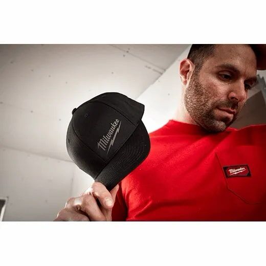 Milwaukee Men's Fitted hat in Black