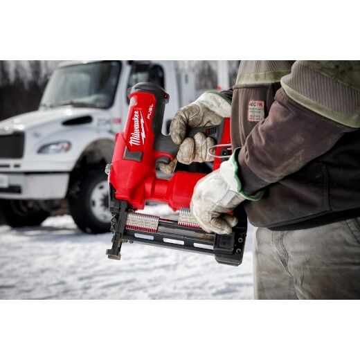 Milwaukee Galvanized Staples, 9-Gauge, 1 1/2-In, 960-Pk