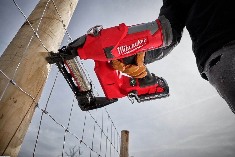 Milwaukee Galvanized Staples, 9-Gauge, 2-In, 960-Pk