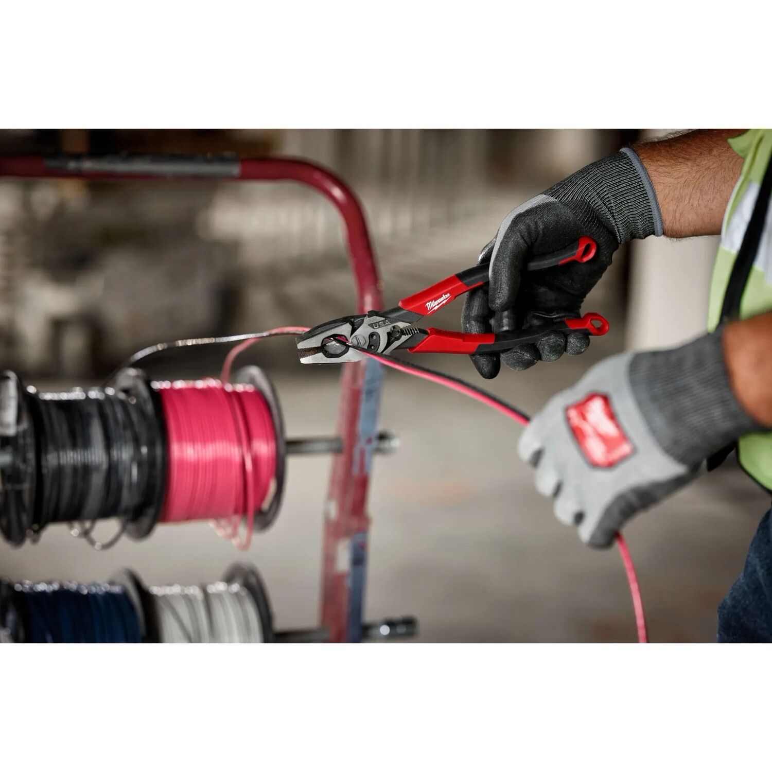 Milwaukee 9-In Lineman's Comfort Grip Pliers with Crimper and Bolt Cutter (USA)