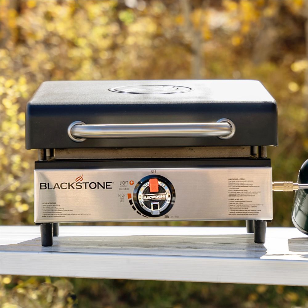 Blackstone 17-In Tabletop Griddle with Hood