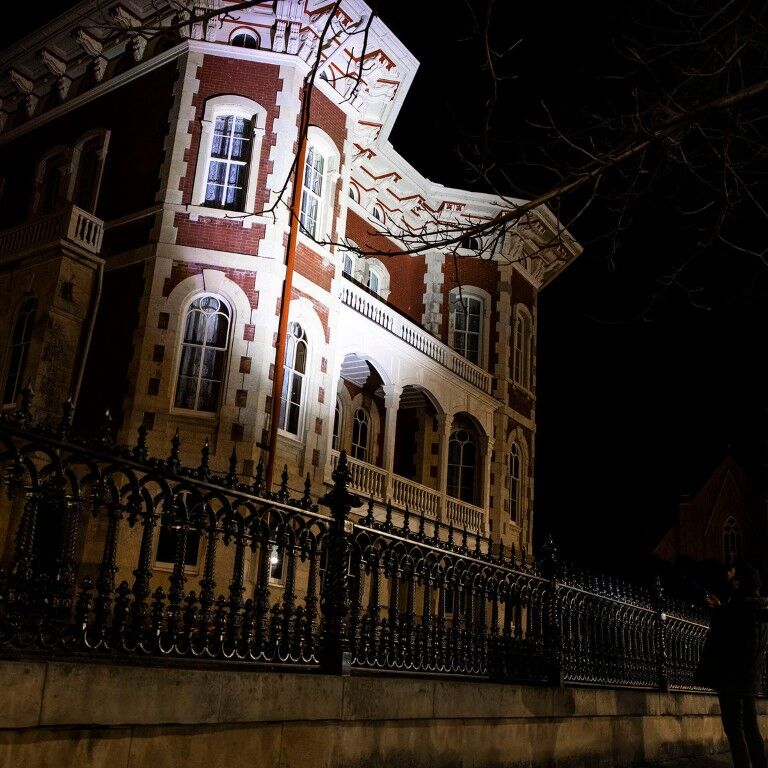 Kodiak Kraken Rechargeable Tactical Flashlight with Powerbank, 6000-Lm