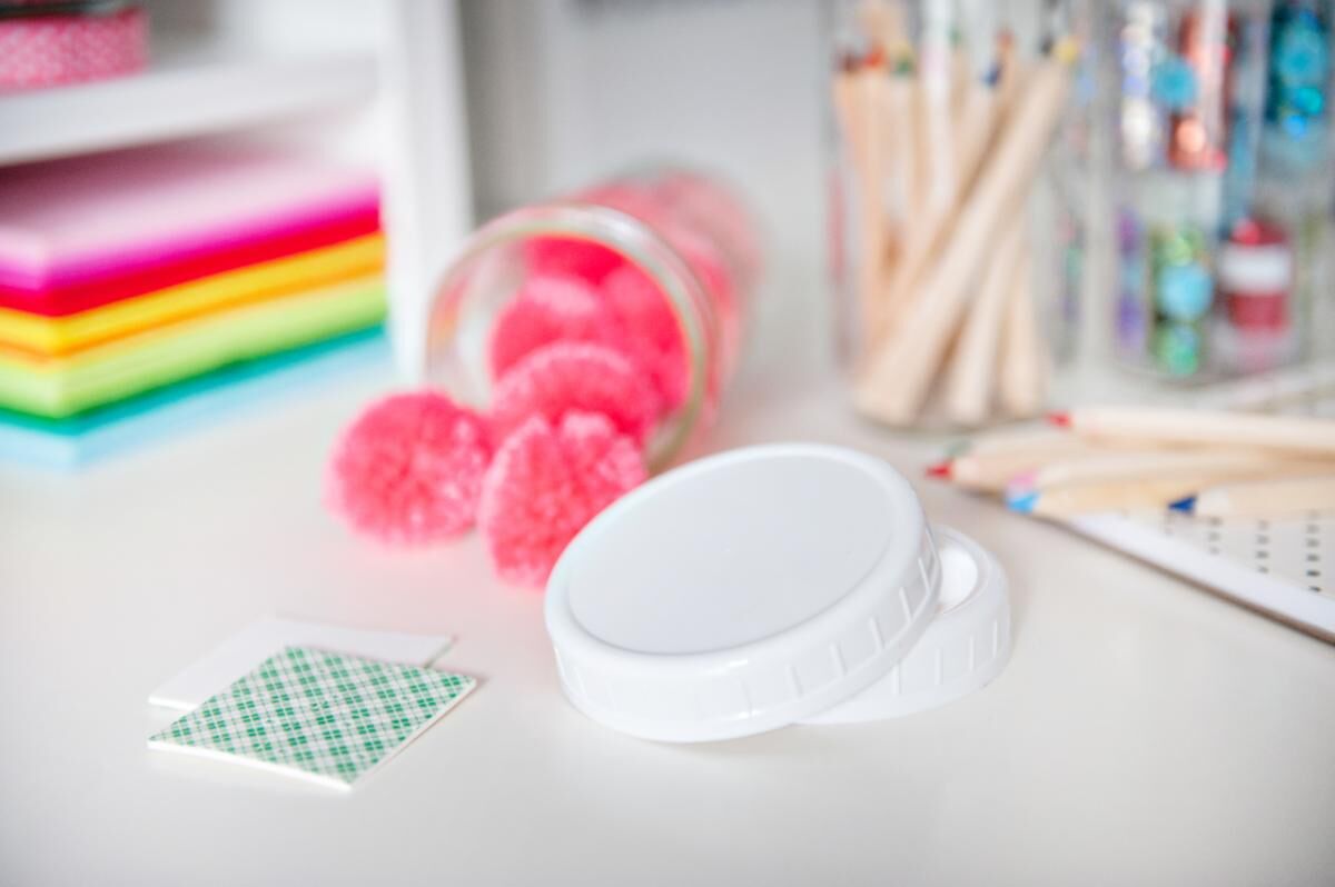 Scotch Indoor Double-Sided Mounting Squares, 1-In x 1-In, 16-Pk