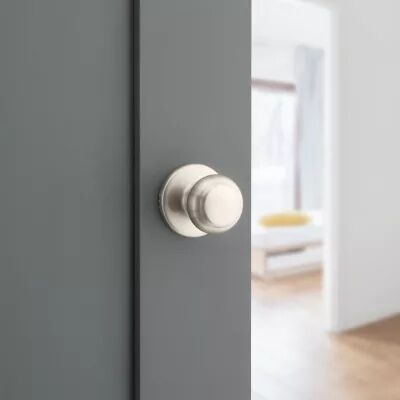 Kwikset Satin Nickel Hall/Closet Cove Knob