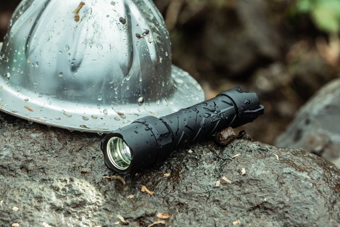 Coast Polysteel 500 Pure Beam Focusing Flashlight, 1000-Lm