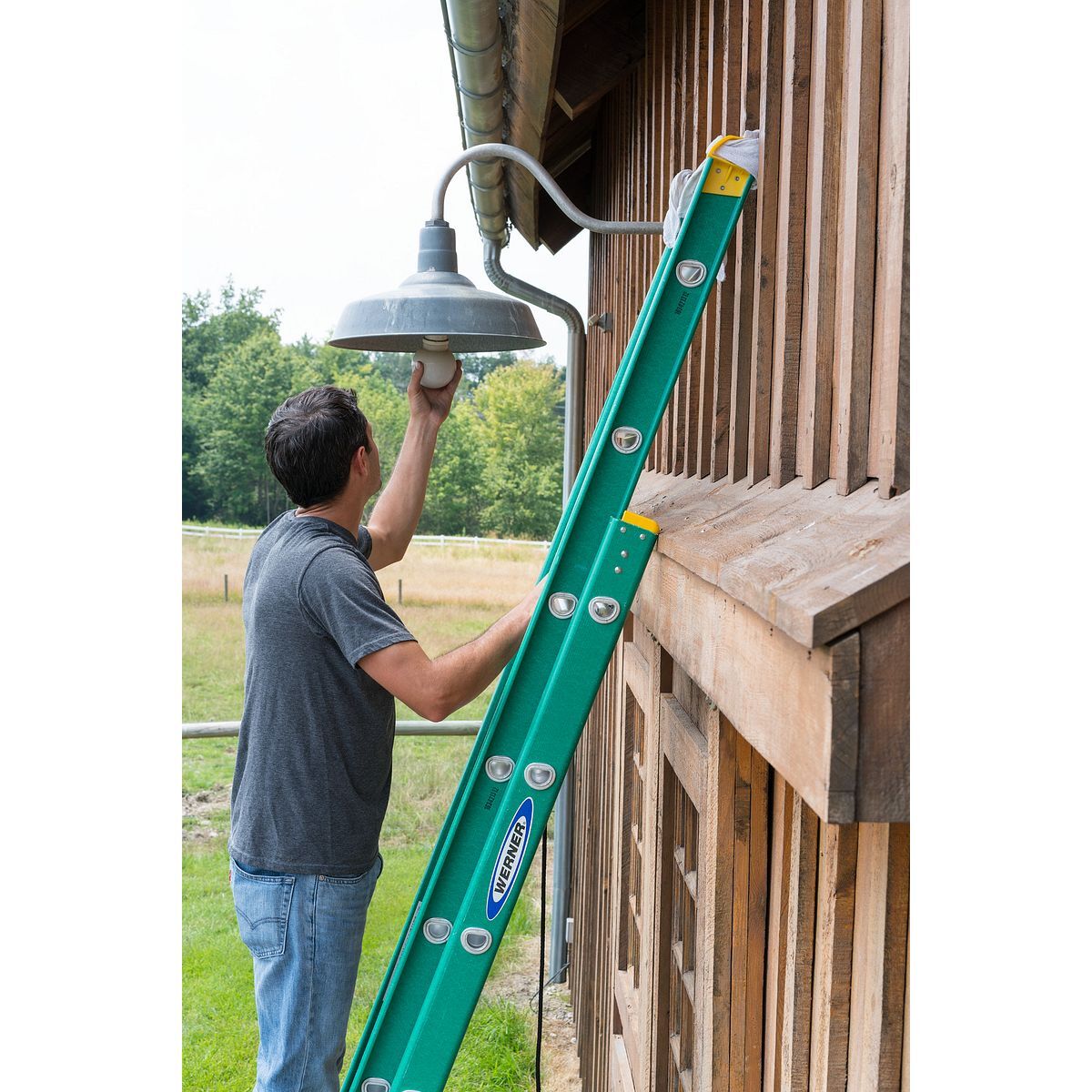 Werner D5916-2 Fiberglass D-Rung Extension Ladder, Type II, Load Capacity 225-Lb, 16-Ft