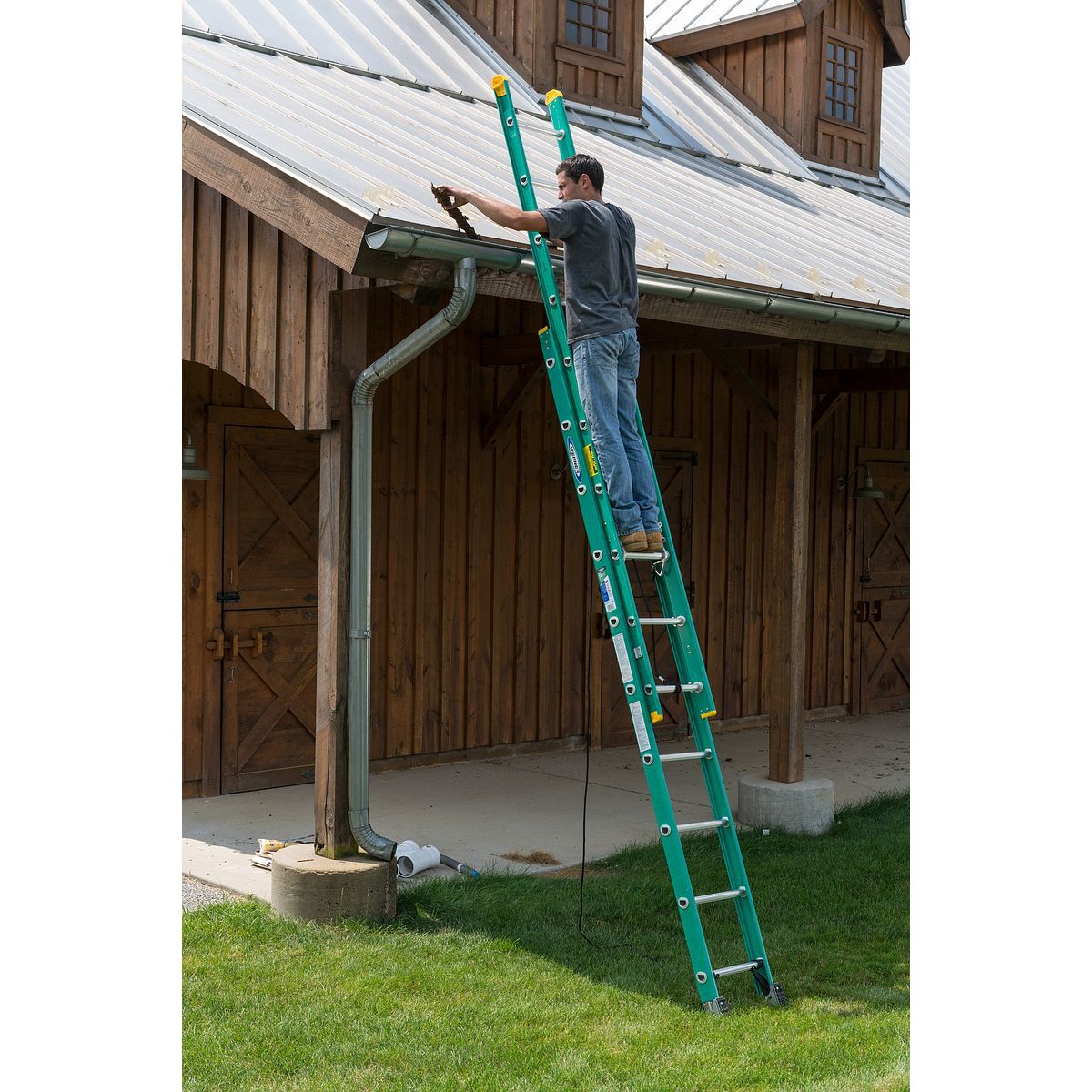 Werner D5916-2 Fiberglass D-Rung Extension Ladder, Type II, Load Capacity 225-Lb, 16-Ft