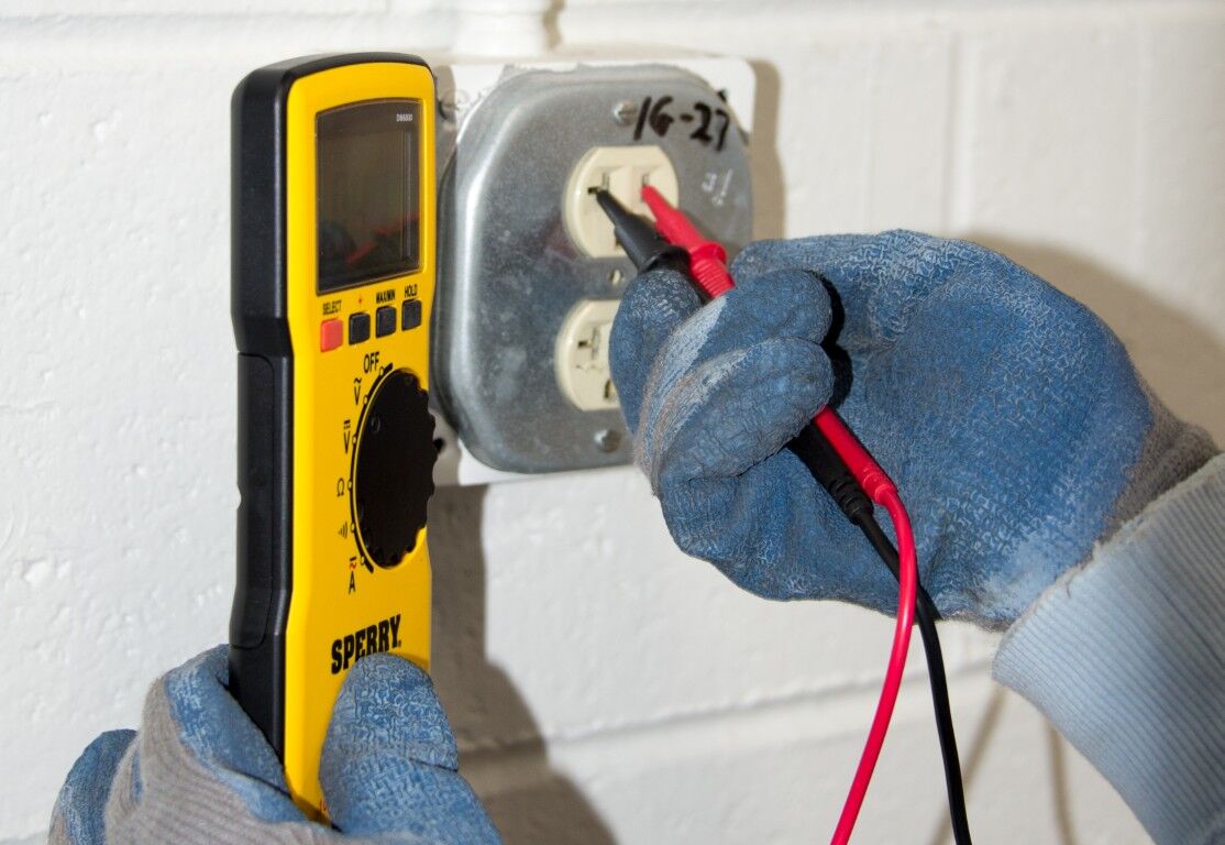 Sperry Instruments DM6800 Thin Autoranging Digital Multimeter, 600-V AC/DC, 10-A