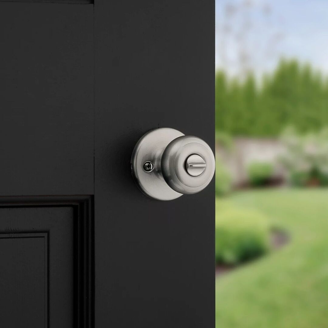 Kwikset Satin Nickel SmartKey Keyed Cove Door Knob