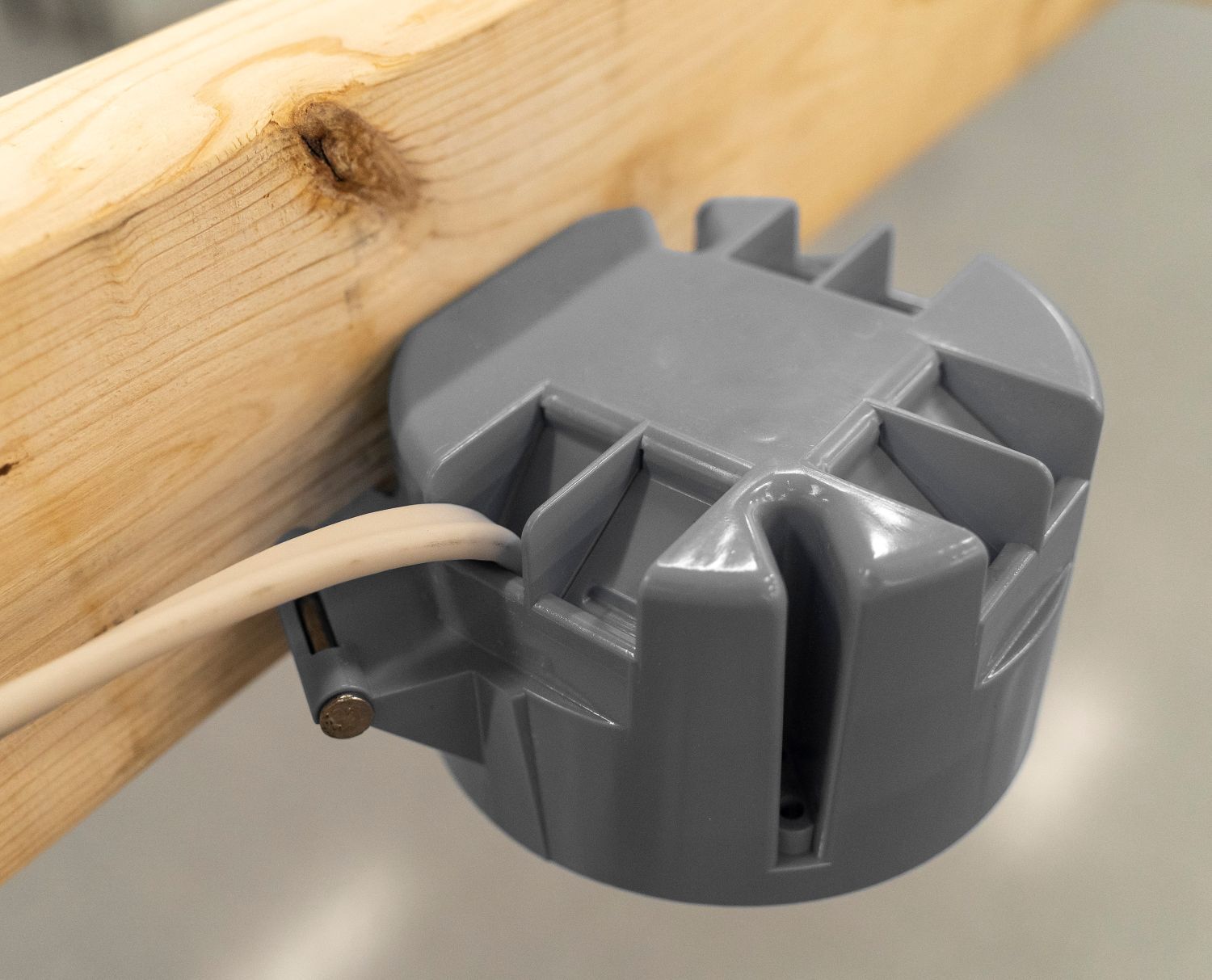 Gardner Bender 1 Gang New Work Round Ceiling Electrical Box, 20-Cu In