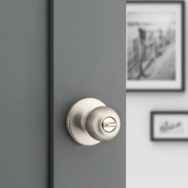 Kwikset Satin Nickel Bed/Bath Polo Door Knob, 2 3/8-In To 2 3/4-In