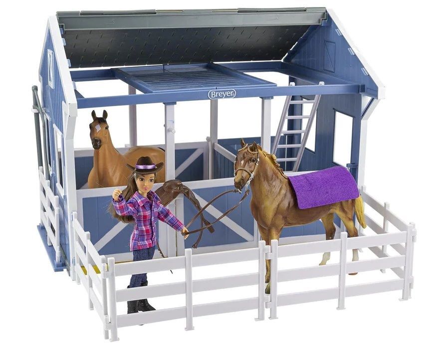 Breyer Deluxe Country Stable with Horse & Wash Stall Toy Set