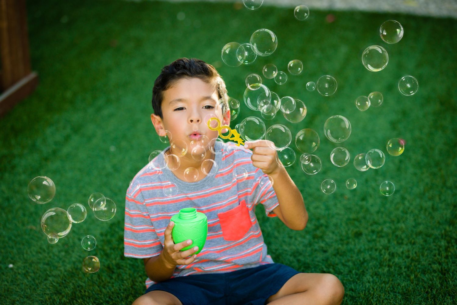 Funrise Gazillion Bubbles Dino Egg Solution