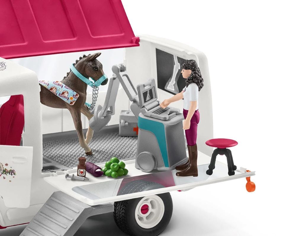 Schleich Mobile Vet with Hanoverian Foal Toy