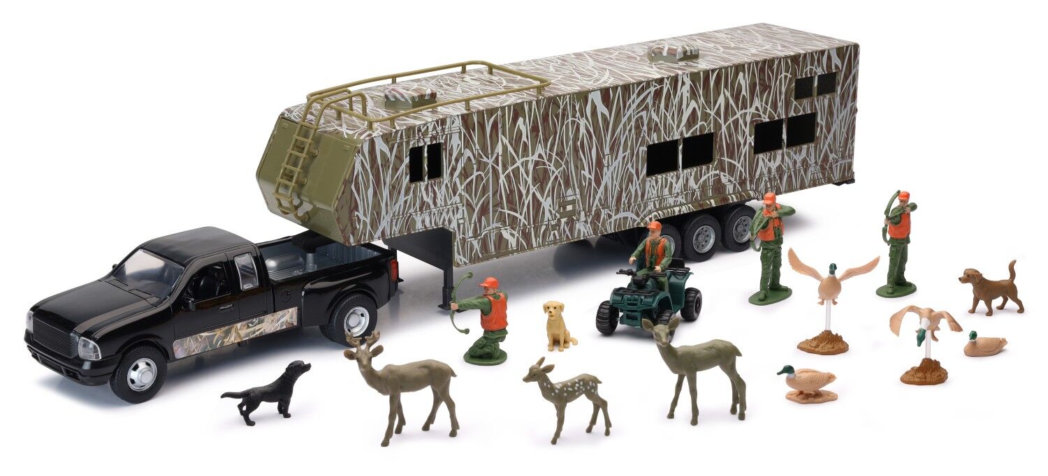 New Ray Wildlife Hunter 1:32 Scale Die Cast Pick-Up & Camo 5th-Wheel Camping Playset