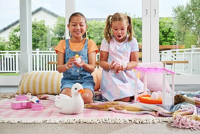 Zuru Pets Alive Mama Duck with4 Surprise Eggs