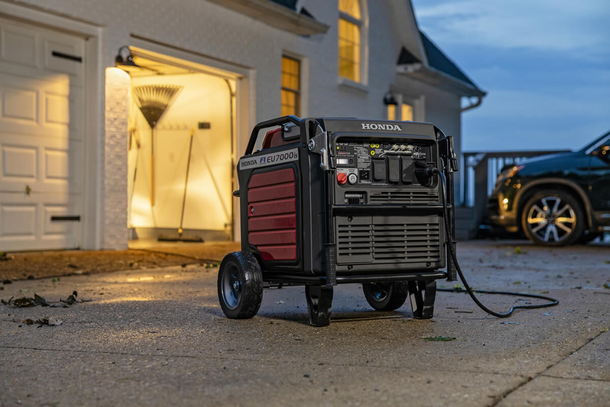 Honda EU7000iS 7000-Watt Portable Gas Electric Start Co-Minder Inverter Generator