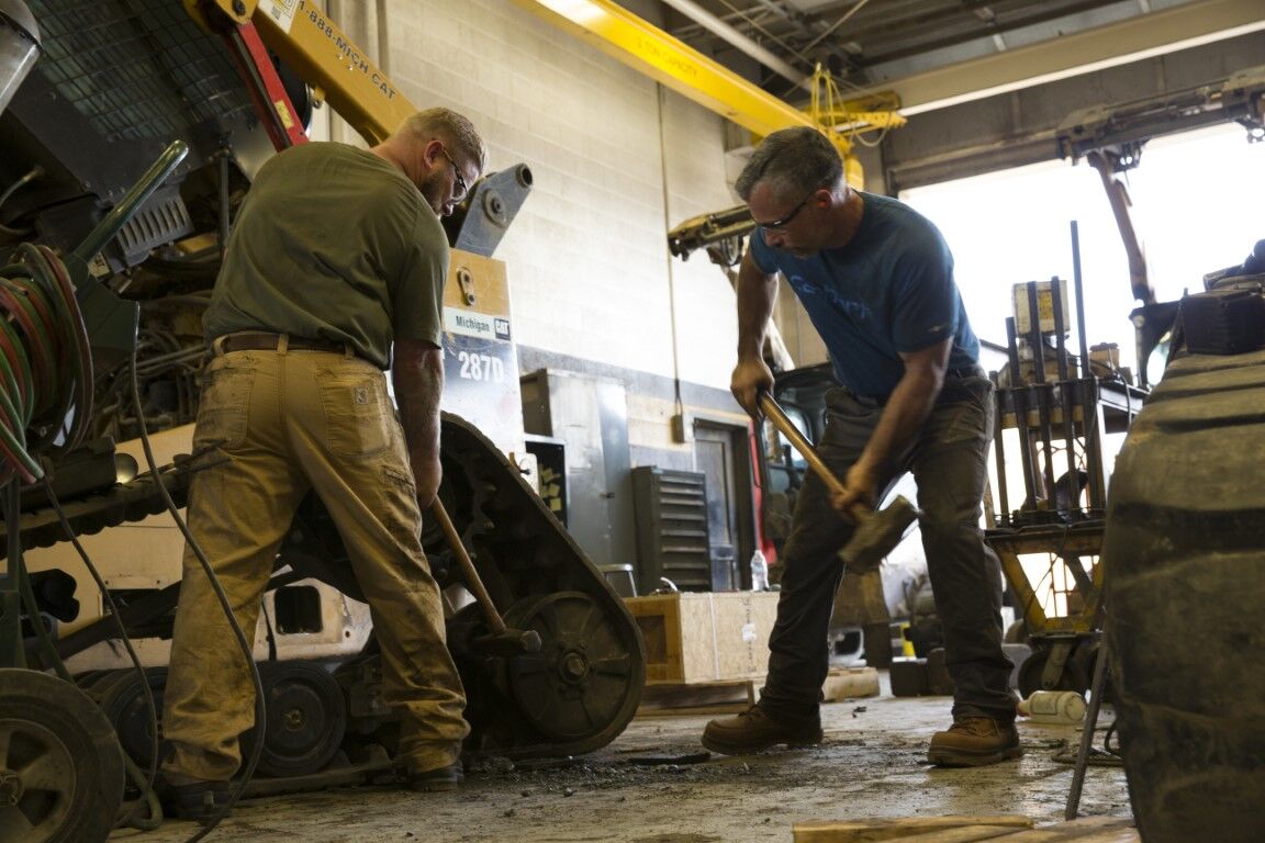 Carhartt Men's Relaxed Fit Rugged Flex Flex Canvas Utility Double-Knee Pant in Hickory