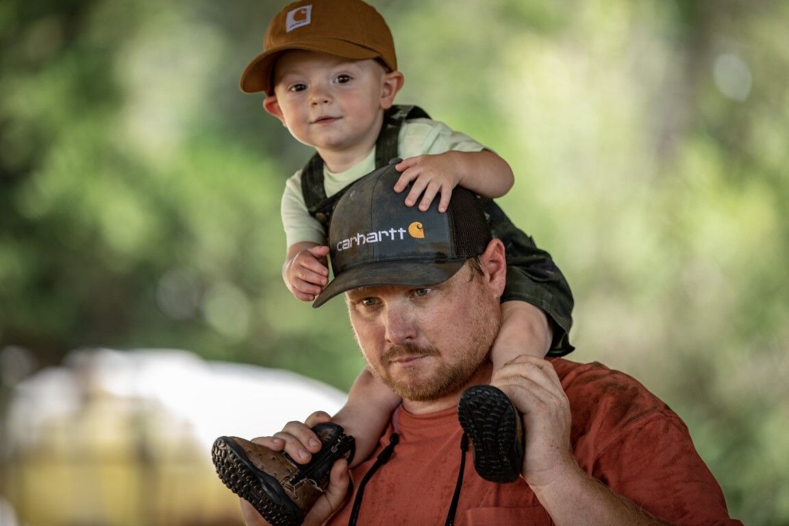 Carhartt Men's Rugged Flex Fitted Canvas Mesh Back Logo Graphic Cap in Black