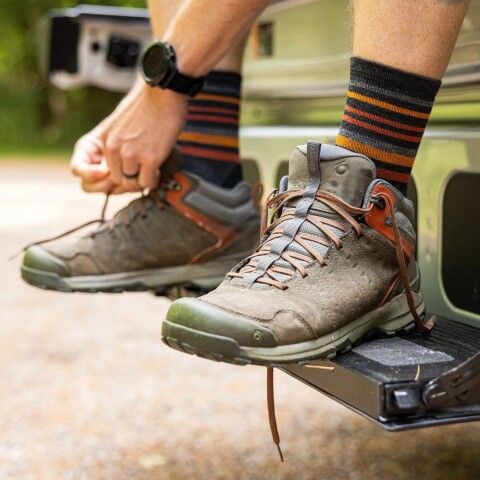 Darn Tough Men's Fastpack Micro Crew Lightweight Hiking Sock in Charcoal