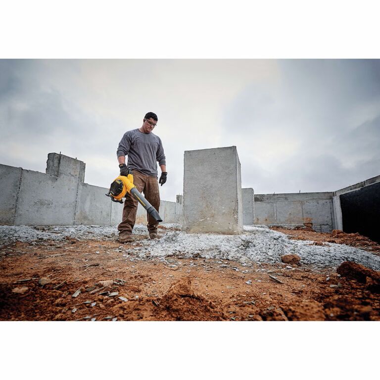 DEWALT FlexVolt 60-V Max Battery Powered Handheld Blower Kit