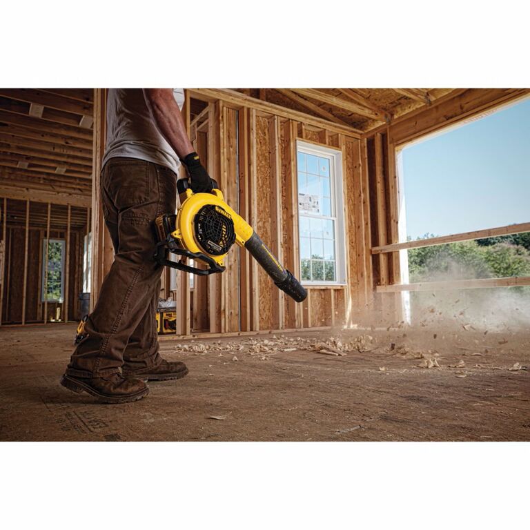 DEWALT FlexVolt 60-V Max Battery Powered Handheld Blower Kit