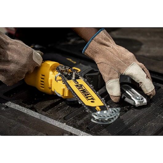 DEWALT 20V MAX 8-In Brushless Cordless Pruning Chainsaw (Tool Only)