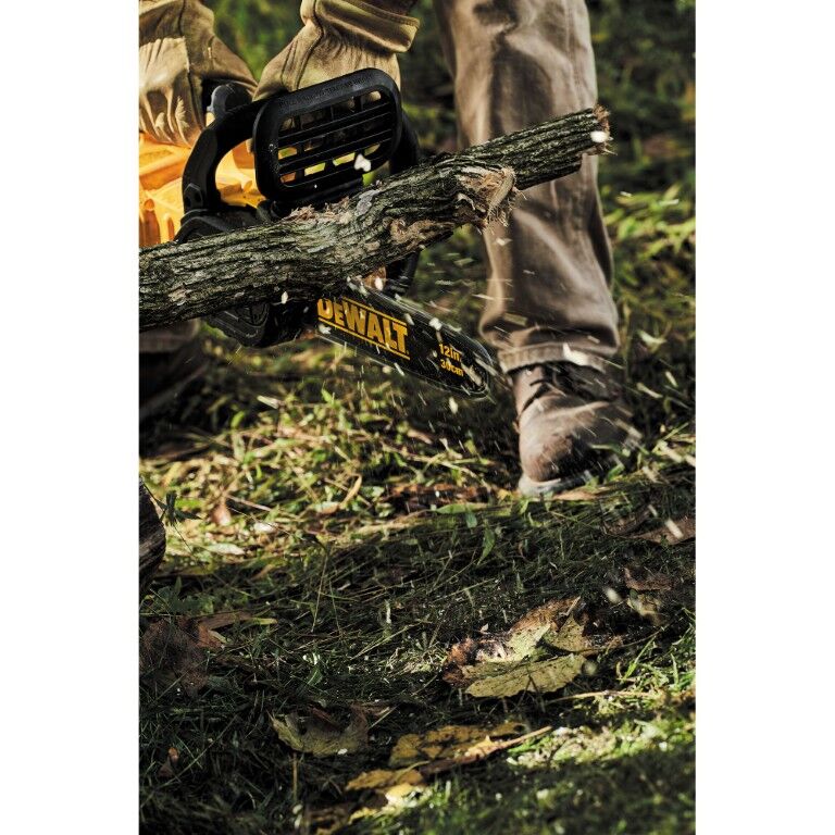 DEWALT 60-V Max FlexVolt 16 in. Battery Powered Brushless Chainsaw Kit