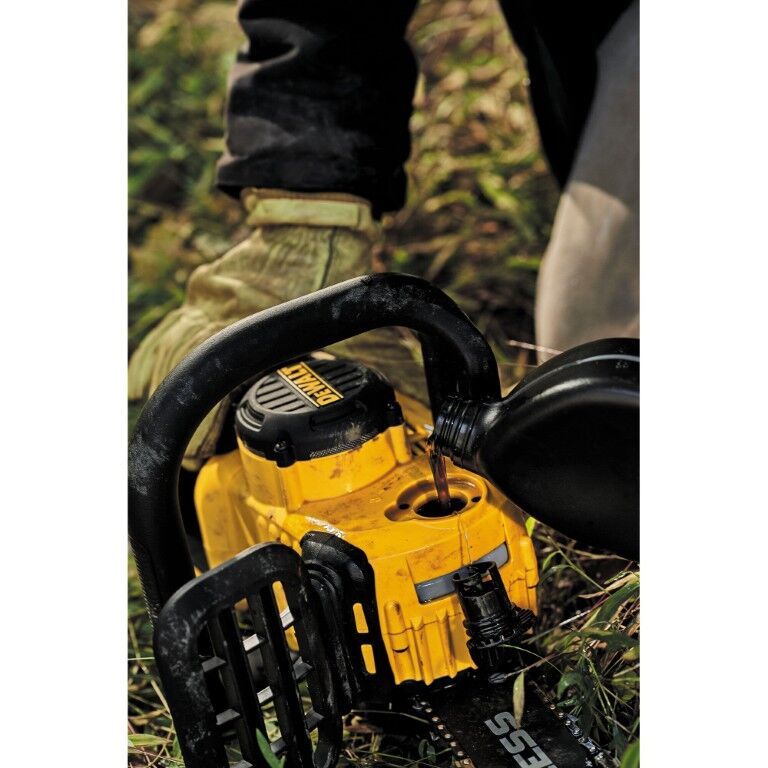 DEWALT 60-V Max FlexVolt 16 in. Battery Powered Brushless Chainsaw Kit
