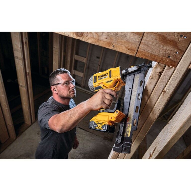 DEWALT 20-V Max 21° Plastic Collated Framing Nailer Kit