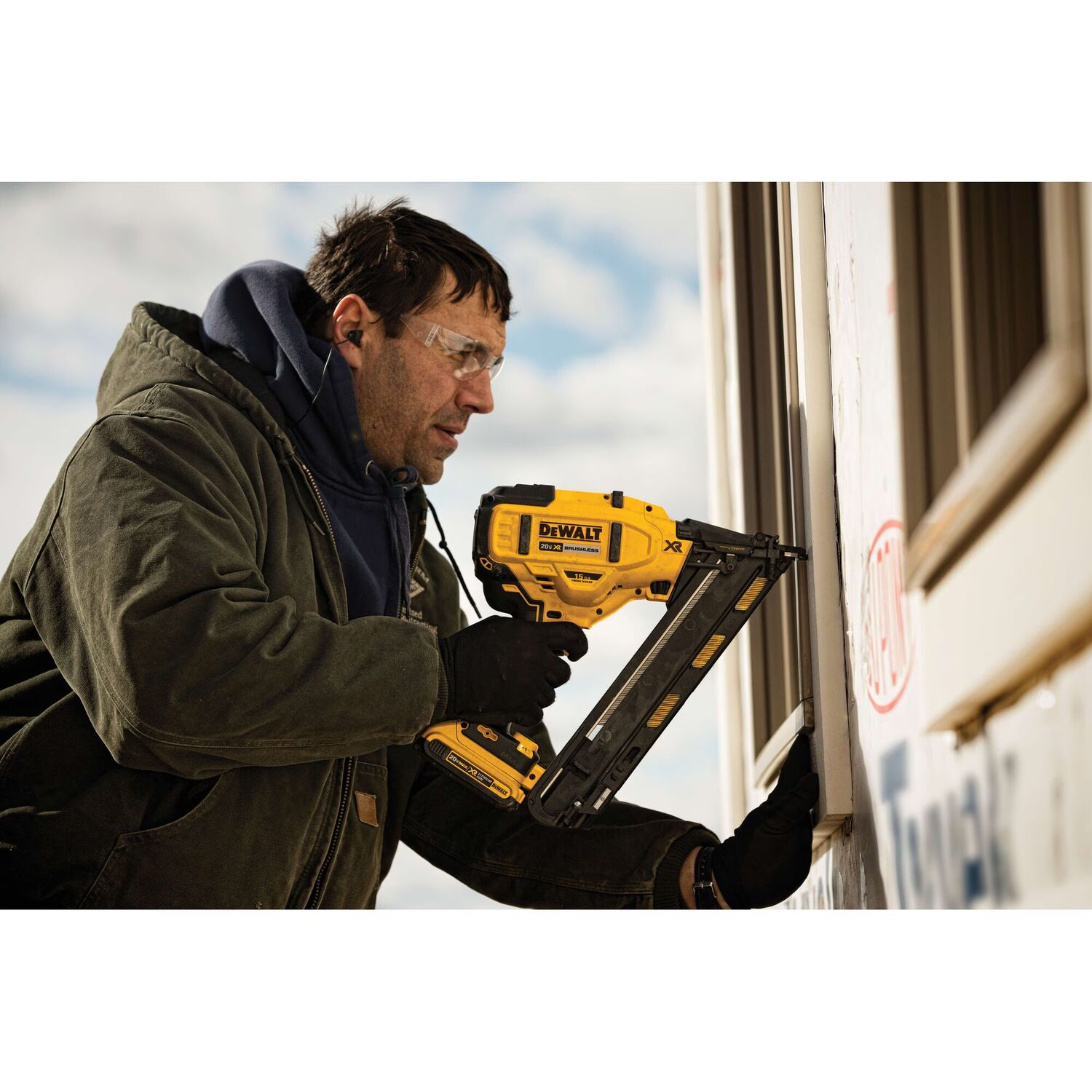 DEWALT 20-V Max XR Angled Finish Nailer, 15-Gauge (Tool Only)
