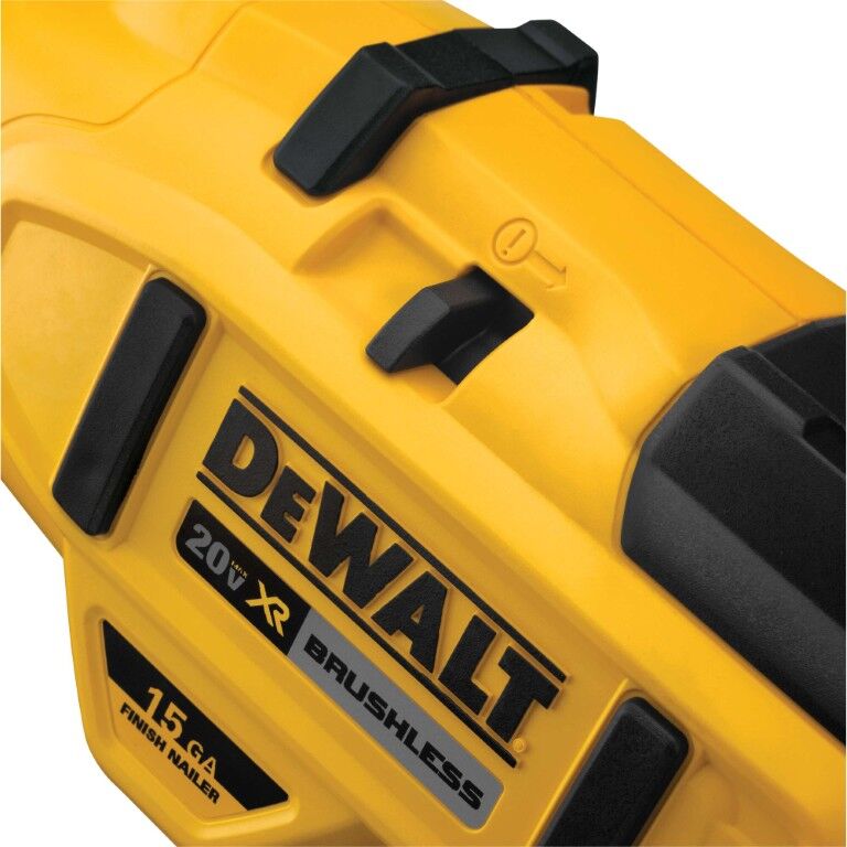 DEWALT 20-V Max XR Angled Finish Nailer Kit, 15-Gauge