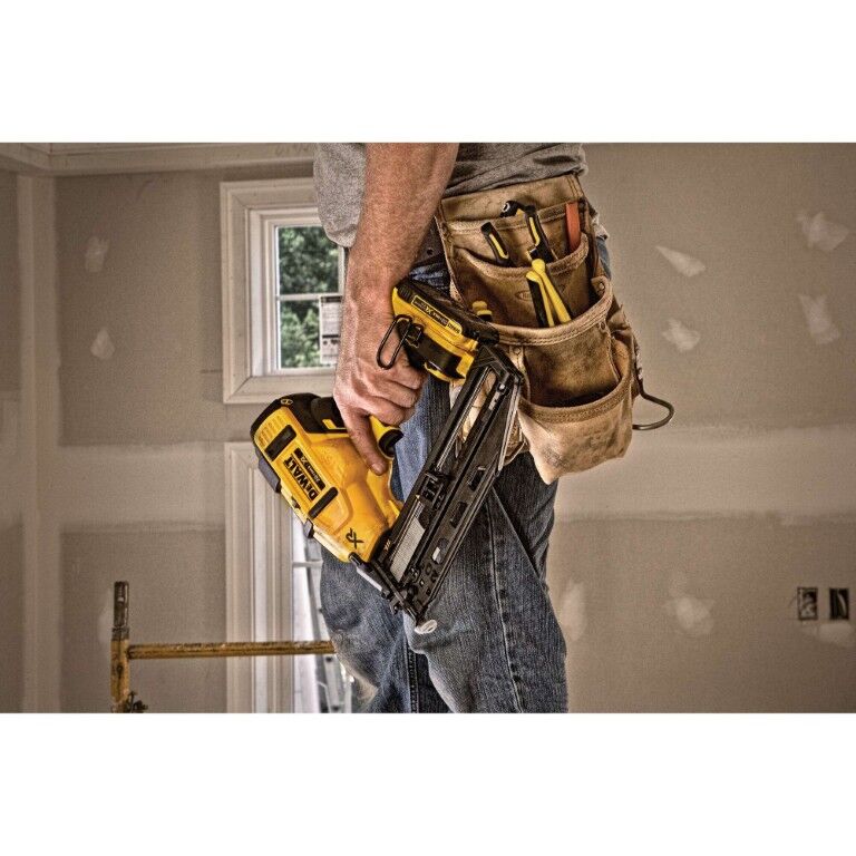 DEWALT 20-V Max XR Angled Finish Nailer Kit, 16-Gauge