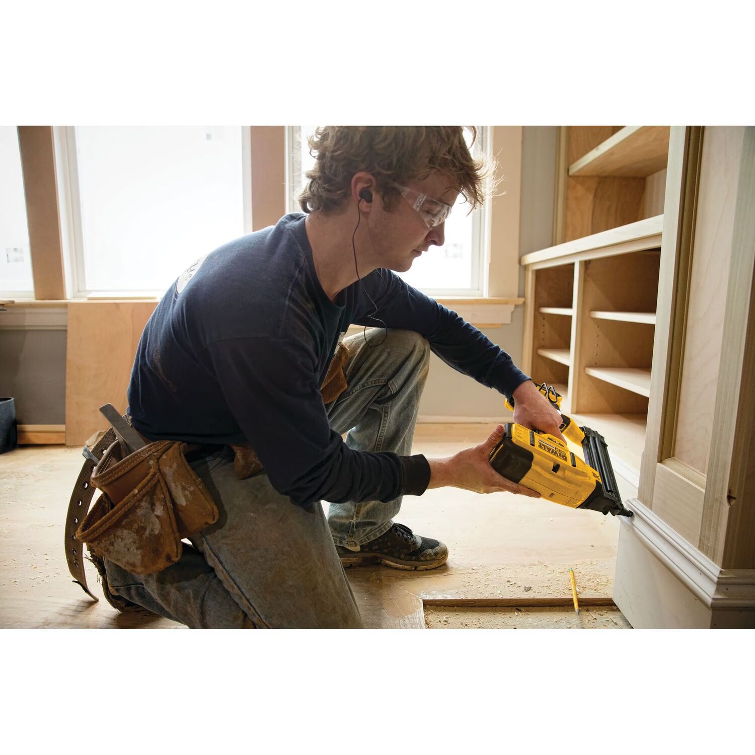 DEWALT 20-V Max XR Brad Nailer Kit, 18-Gauge