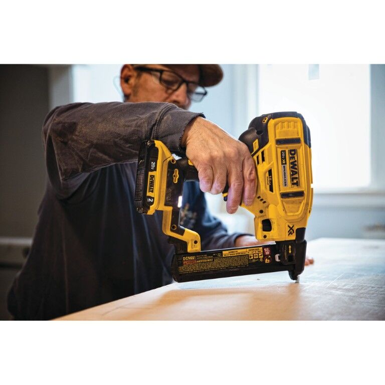 DEWALT 20-V Max XR Narrow Crown Stapler Kit, 18-Gauge