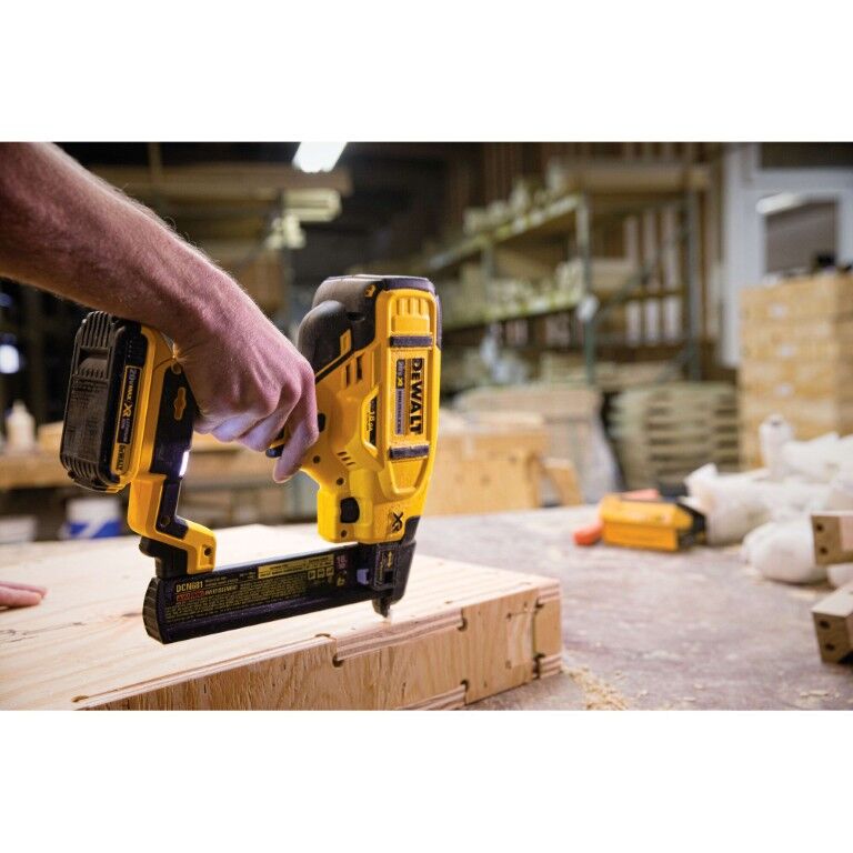 DEWALT 20-V Max XR Narrow Crown Stapler Kit, 18-Gauge
