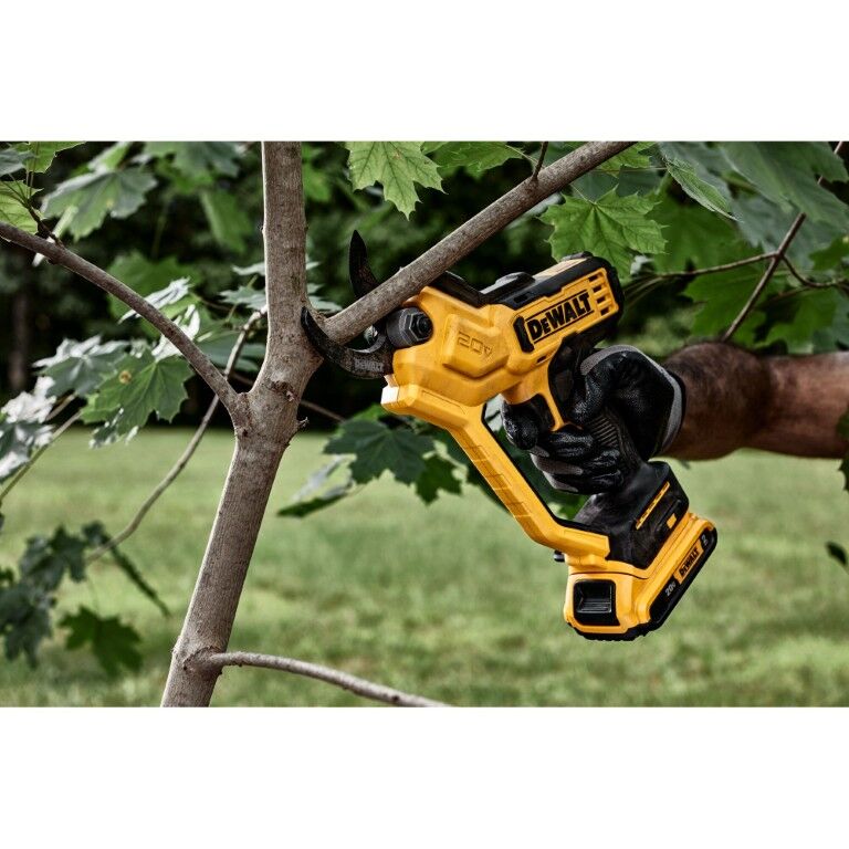 DEWALT 20-V Max Battery Powered Pruner, 1 1/2 in. (Tool Only)